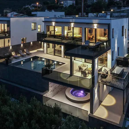 Vilă Three Elements Villas - Villa Titanium *